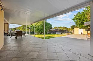 913 Bradley Ct, West Palm Beach, FL 33405 - Photo 38