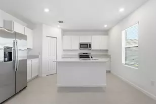 10761 NW Everbreeze Dr, Port Saint Lucie, FL 34987 - Photo 4