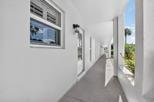 250 NE 20th St, Boca Raton, FL 33431 - Photo 2