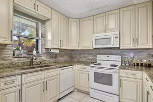 7558 Courtyard Run E, Boca Raton, FL 33433 - Photo 2