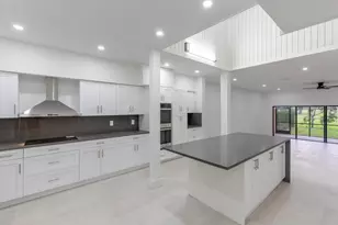 1989 Canterbury Cir, Wellington, FL 33414 - Photo 2