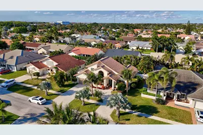 349 Seneca Lane, Boca Raton, FL 33487 - Photo 2