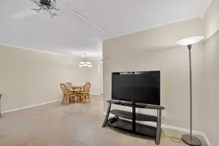 2070 Newport Q, Deerfield Beach, FL 33442 - Photo 12
