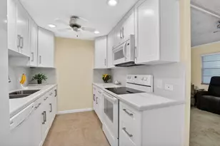 2070 Newport Q, Deerfield Beach, FL 33442 - Photo 10