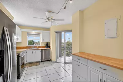3871 Via Poinciana #404, Lake Worth, FL 33467 - Photo 10