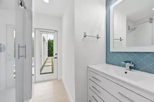 1044 NW 6th Dr, Boca Raton, FL 33486 - Photo 10