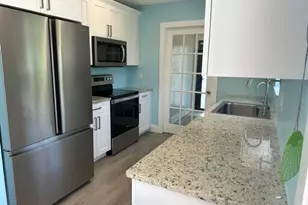 907 SE Lake St, Stuart, FL 34994 - Photo 14