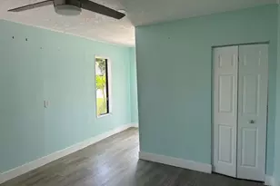 907 SE Lake St, Stuart, FL 34994 - Photo 4