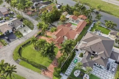 7445 N Augusta Drive, Hialeah, FL 33015 - Photo 42