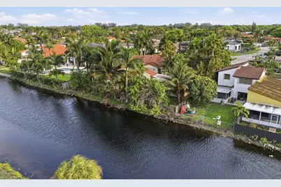 7445 N Augusta Drive, Hialeah, FL 33015 - Photo 48