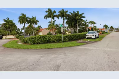 7445 N Augusta Drive, Hialeah, FL 33015 - Photo 4
