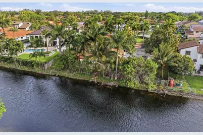 7445 N Augusta Drive, Hialeah, FL 33015 - Photo 50