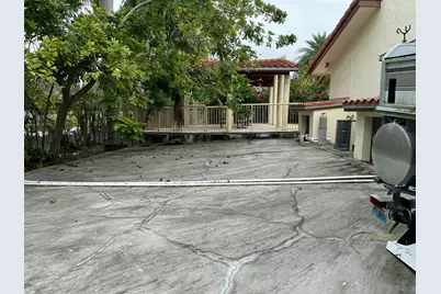 7445 N Augusta Drive, Hialeah, FL 33015 - Photo 18