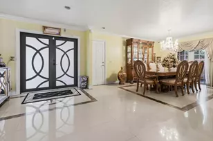 7445 N Augusta Dr, Hialeah, FL 33015 - Photo 28