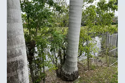 7445 N Augusta Drive, Hialeah, FL 33015 - Photo 16