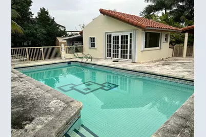 7445 N Augusta Drive, Hialeah, FL 33015 - Photo 10