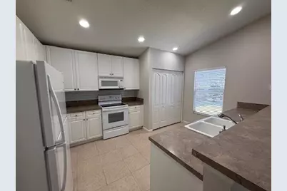 8998 SW Bonneville Drive, Stuart, FL 34997 - Photo 4