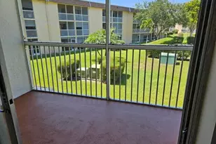 300 Village Green Cir S, Lake Worth Beach, FL 33461 - Photo 8