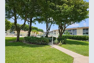 300 Village Green Circle S #209, Palm Springs, FL 33461 - Photo 16