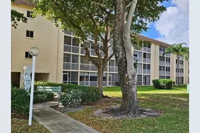 300 Village Green Circle S #209, Lake Worth Beach, FL 33461 - Photo 2