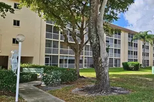 300 Village Green Cir S, Lake Worth Beach, FL 33461 - Photo 2