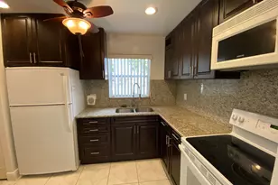 138 Lake Frances Dr, West Palm Beach, FL 33411 - Photo 2