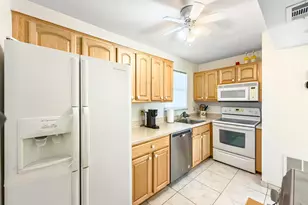 352 Lake Frances Dr, West Palm Beach, FL 33411 - Photo 16