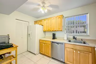 352 Lake Frances Dr, West Palm Beach, FL 33411 - Photo 14