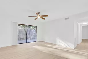 3402 Gardens E Dr, Palm Beach Gardens, FL 33410 - Photo 8