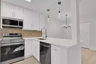 3402 Gardens E Dr, Palm Beach Gardens, FL 33410 - Photo 4