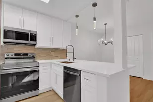 3402 Gardens E Dr, Palm Beach Gardens, FL 33410 - Photo 4