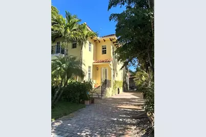 218 N Palmway, Lake Worth Beach, FL 33460 - Photo 2