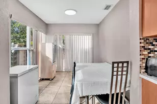 490 NE 51st St, Oakland Park, FL 33334 - Photo 20