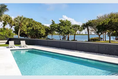 706 Lakeside Circle, North Palm Beach, FL 33408 - Photo 2