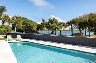 706 Lakeside Cir, North Palm Beach, FL 33408 - Photo 2