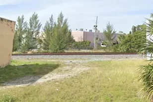 2731 Pinwewood Ave, West Palm Beach, FL 33407 - Photo 1