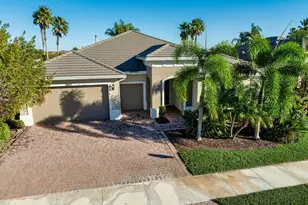 10127 SW Cypress Wood Ct, Port Saint Lucie, FL 34987 - Photo 2