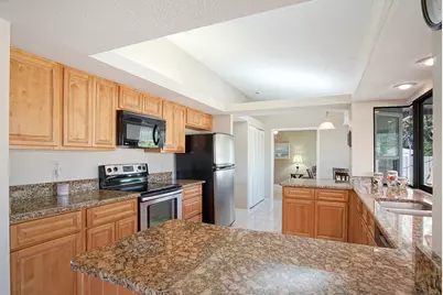 121 SE Lakehurst Drive, Port Saint Lucie, FL 34983 - Photo 8