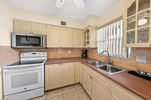 701 Lori Dr, Palm Springs, FL 33461 - Photo 6