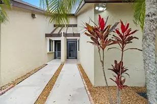 137 Meander Cir, Royal Palm Beach, FL 33411 - Photo 2