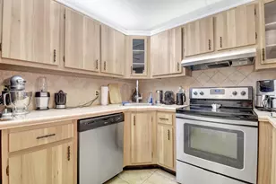 323 Pine Ridge Cir, Greenacres, FL 33463 - Photo 14