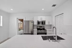 631 N 70th Ave, Hollywood, FL 33024 - Photo 6