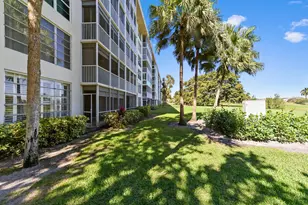 2851 S Palm Aire Dr, Pompano Beach, FL 33069 - Photo 30
