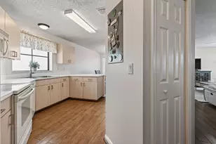 111 Weybridge Cir, Royal Palm Beach, FL 33411 - Photo 18