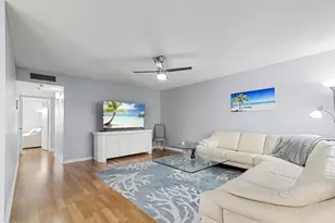 605 Flanders M, Delray Beach, FL 33484 - Photo 2