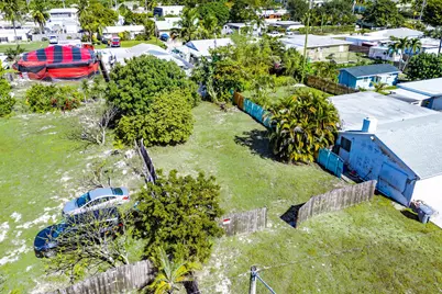 1073 Florence Road, Lake Worth, FL 33462 - Photo 2