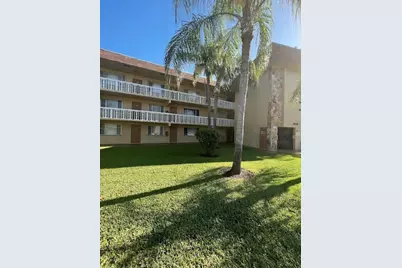 600 Village Green Court #C-110, Palm Springs, FL 33461 - Photo 2