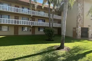 600 Village Green Ct, Lake Worth Beach, FL 33461 - Photo 2