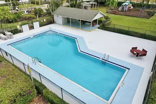 2805 Foxhall Dr E, West Palm Beach, FL 33417 - Photo 36