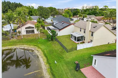 2805 Foxhall Drive E, West Palm Beach, FL 33417 - Photo 40